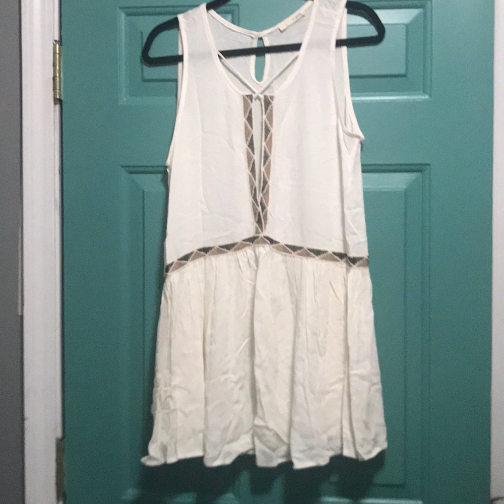 Long sleeveless top